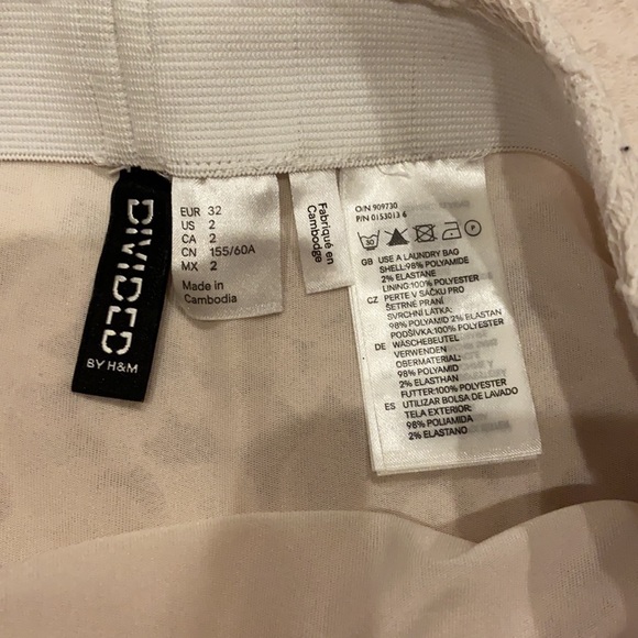 H&M fitted lace skirt - Picture 3 of 3